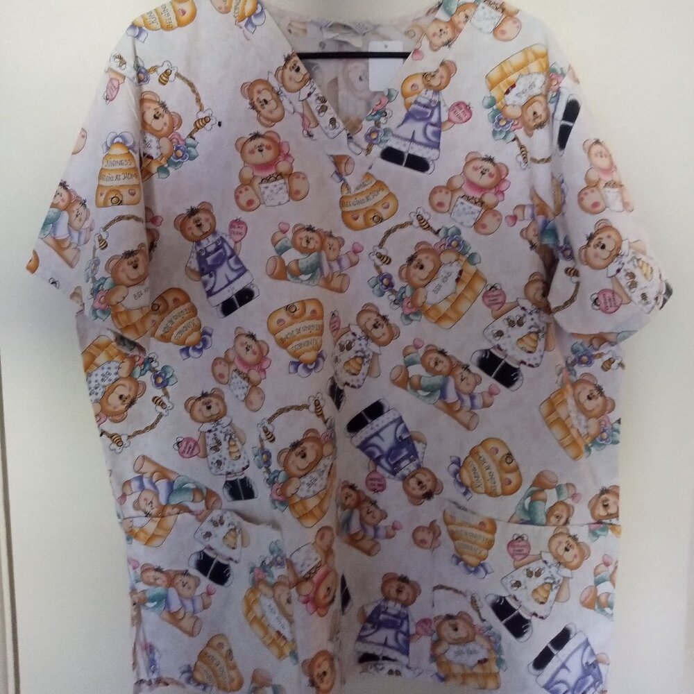 Cherokee Luxe Cream/Tan Multi Bear & Honey L Scrub Top